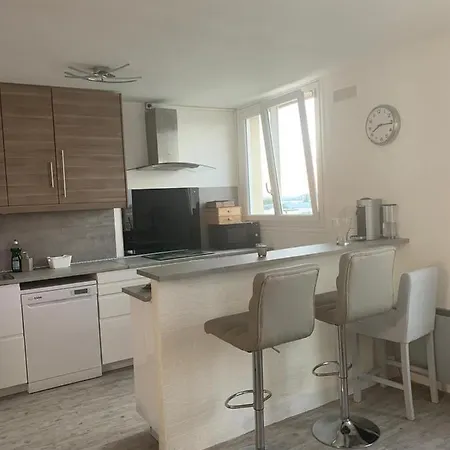 Grand Proche De Paris Apartment